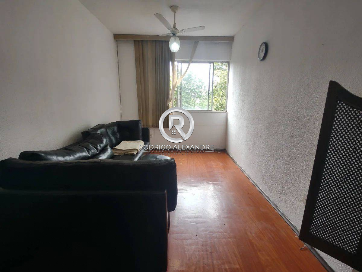 Apartamento à venda com 2 quartos, 67m² - Foto 2