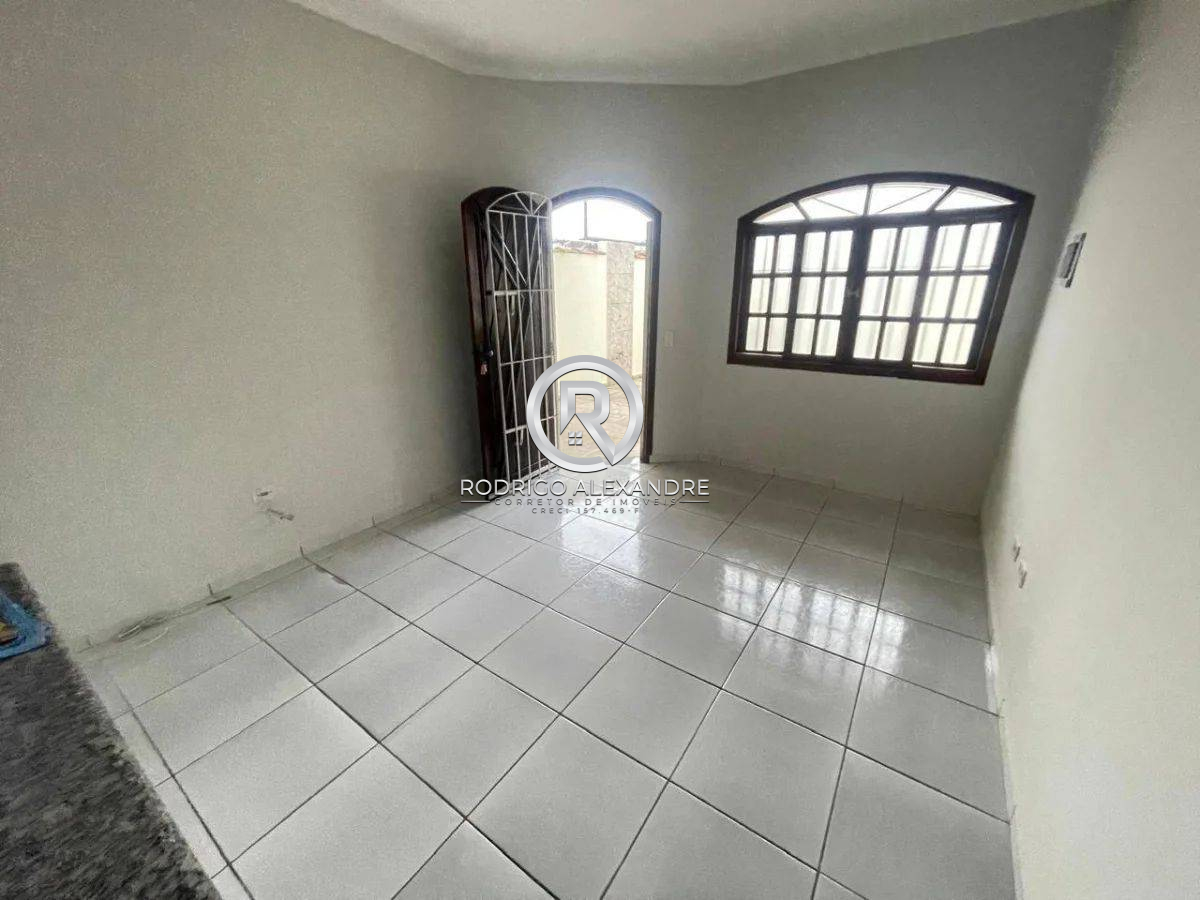 Casa à venda com 2 quartos, 60m² - Foto 4