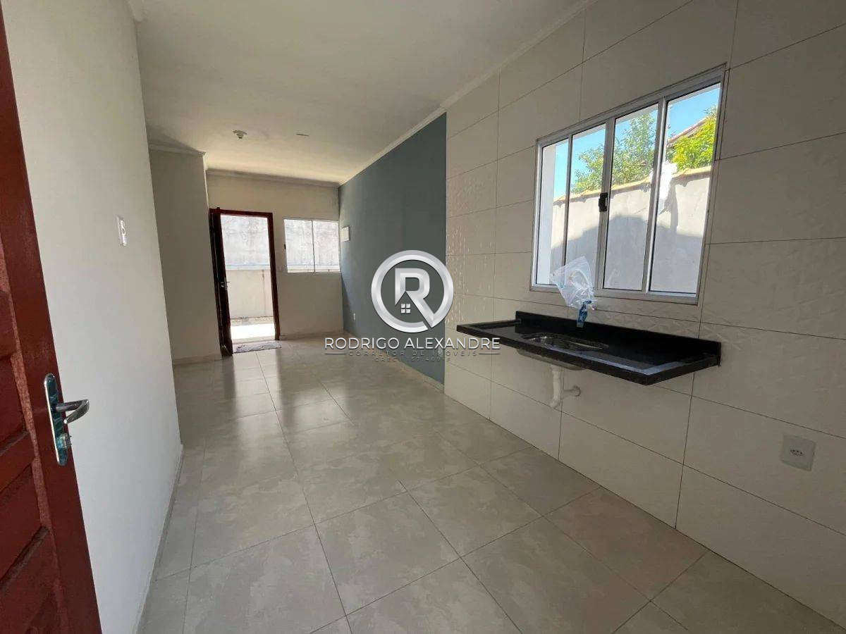 Casa à venda com 2 quartos, 65m² - Foto 4