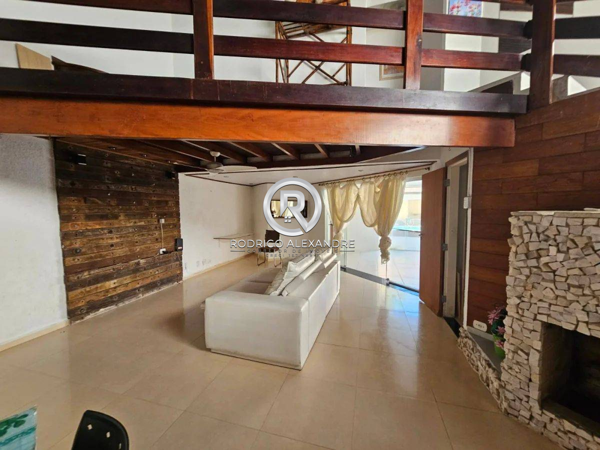 Casa à venda com 3 quartos, 233m² - Foto 4