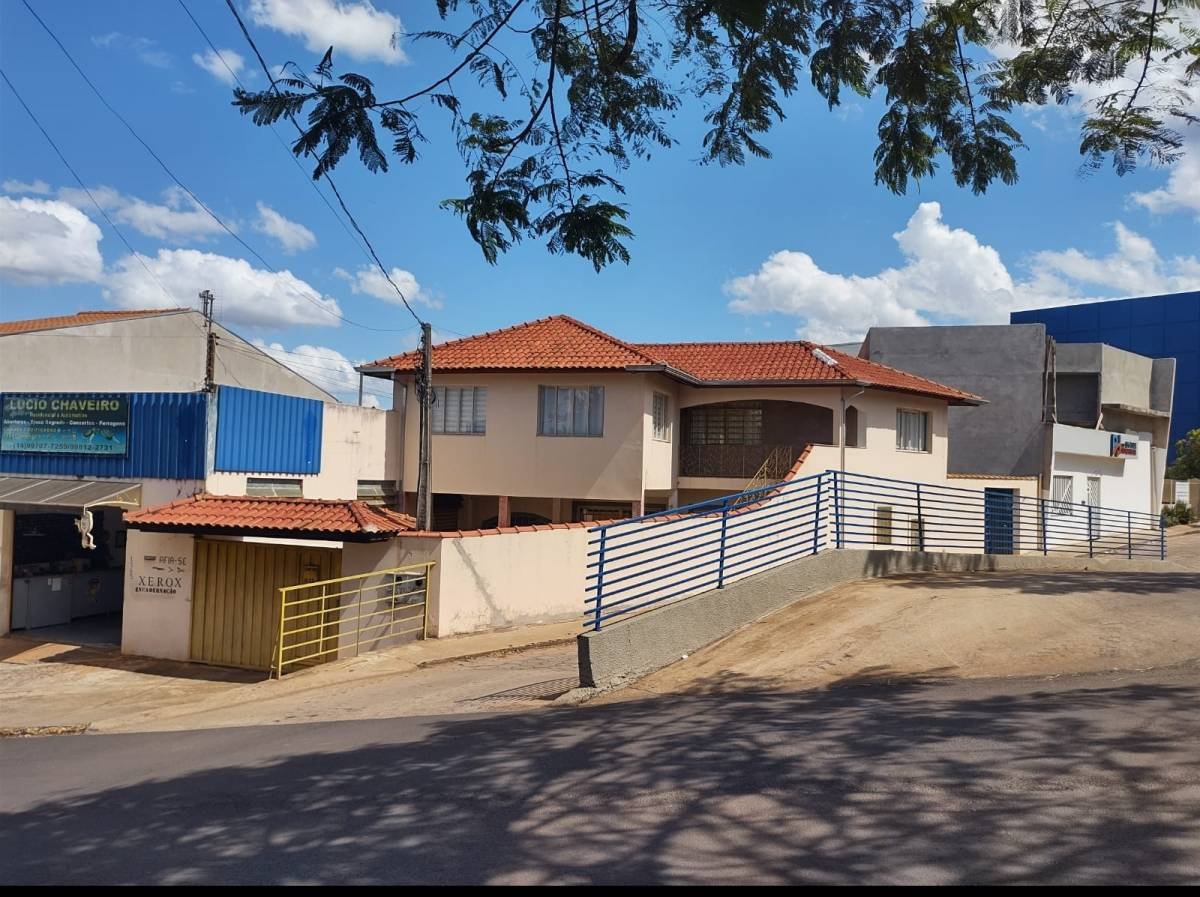 Ponto Comercial com 6 quartos, 400m², à venda em Itaí, Centro - Paulo J. Costa