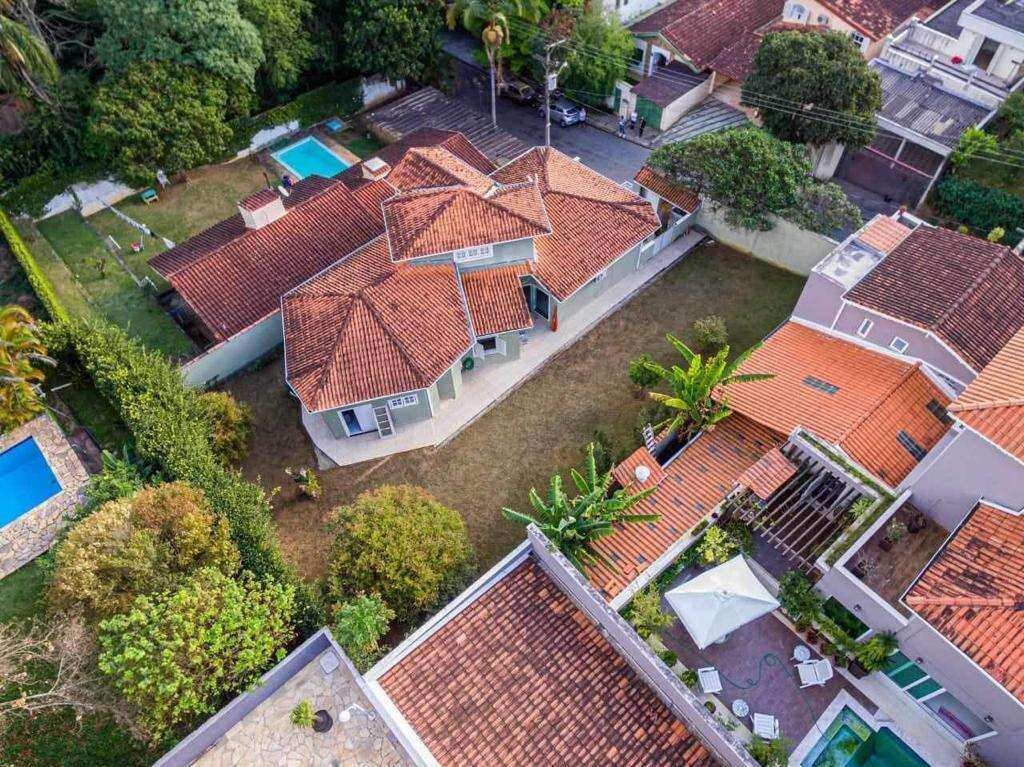 Casa à venda, com 5 quartos, 280m² - Paulo J. Costa