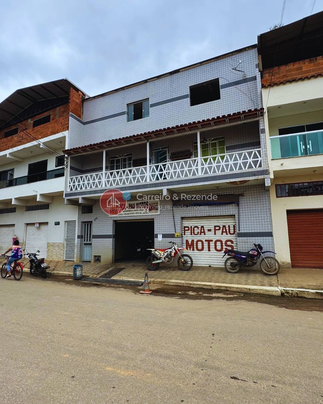 Prédio comercial, 300m², à venda em Ubaporanga, Centro