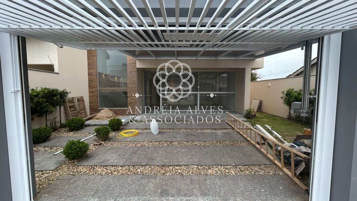 Casa à venda com 3 quartos, 192m² - ,