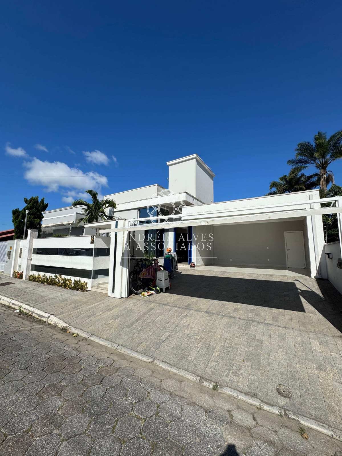 Casa à venda com 3 quartos, 180,35m² - UNIVERSITÁRIO,