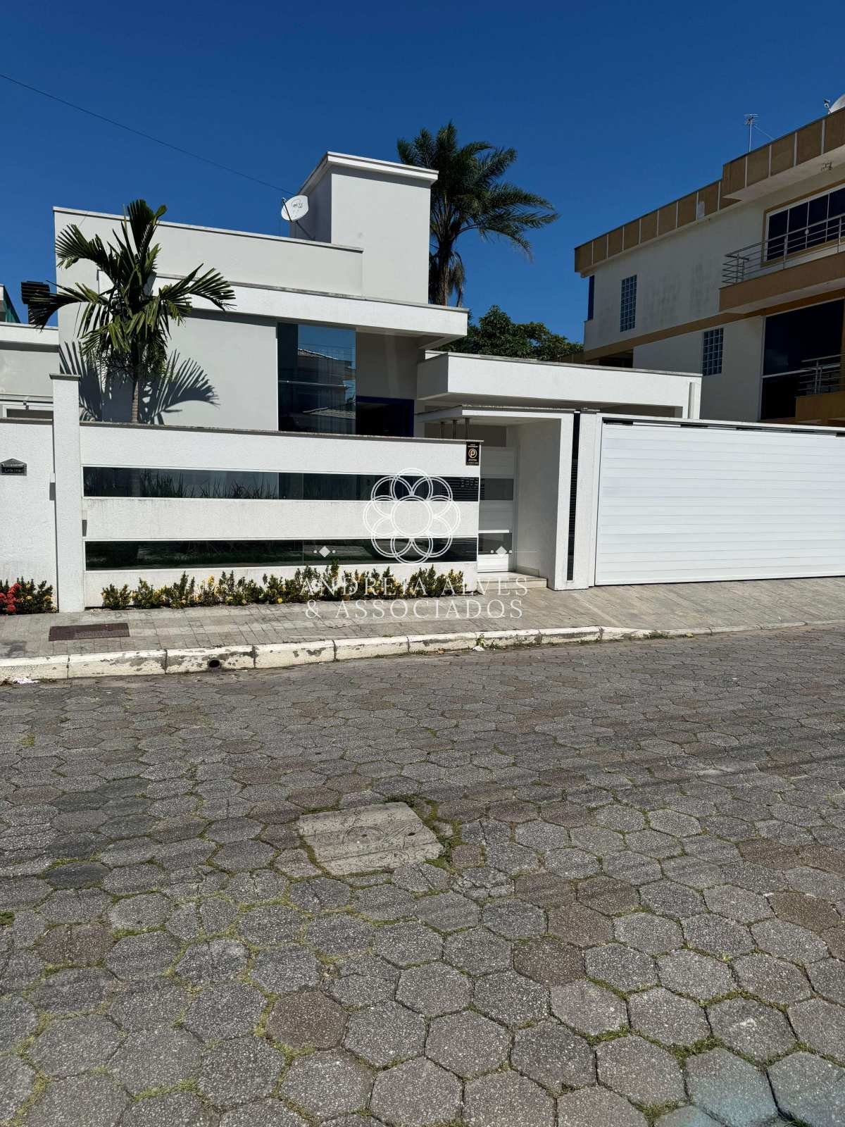 Casa à venda com 3 quartos, 180,35m² - UNIVERSITÁRIO,