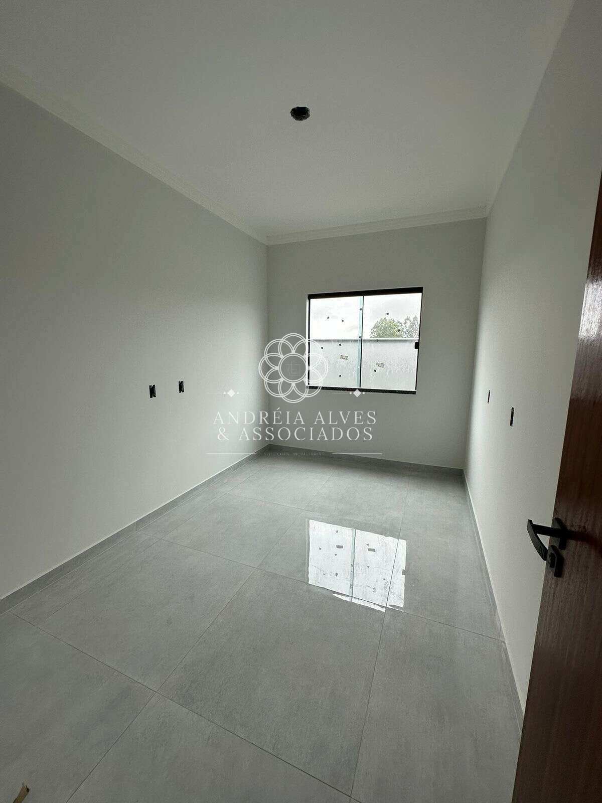 Casa à venda com 2 quartos, 62m² - JOAIA,