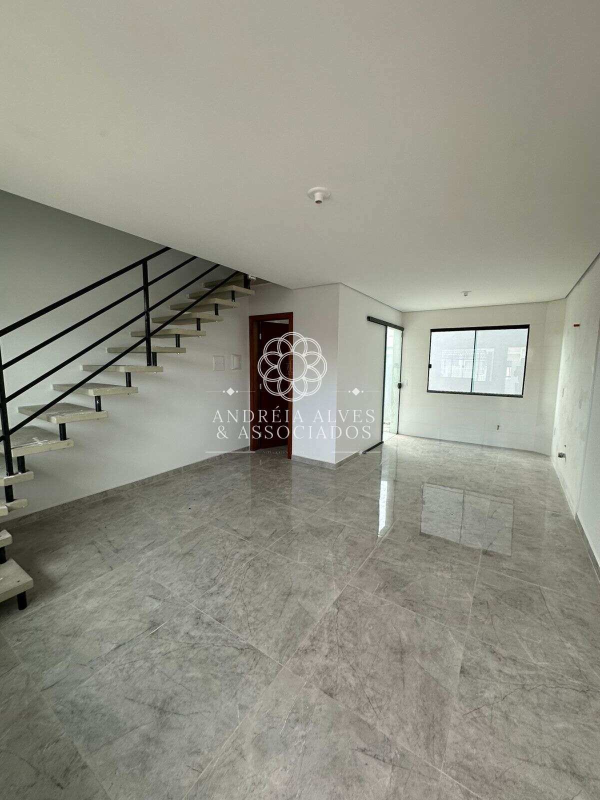 Sobrado à venda com 2 quartos, 70m² - Lemos e Filho,Tijucas