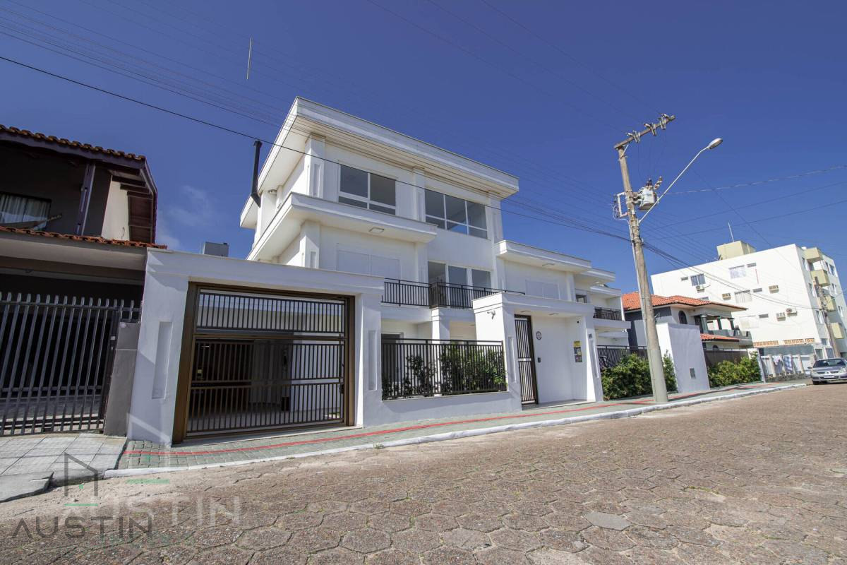 Casa à venda com 7 quartos, 546m² - Centro,Barra Velha