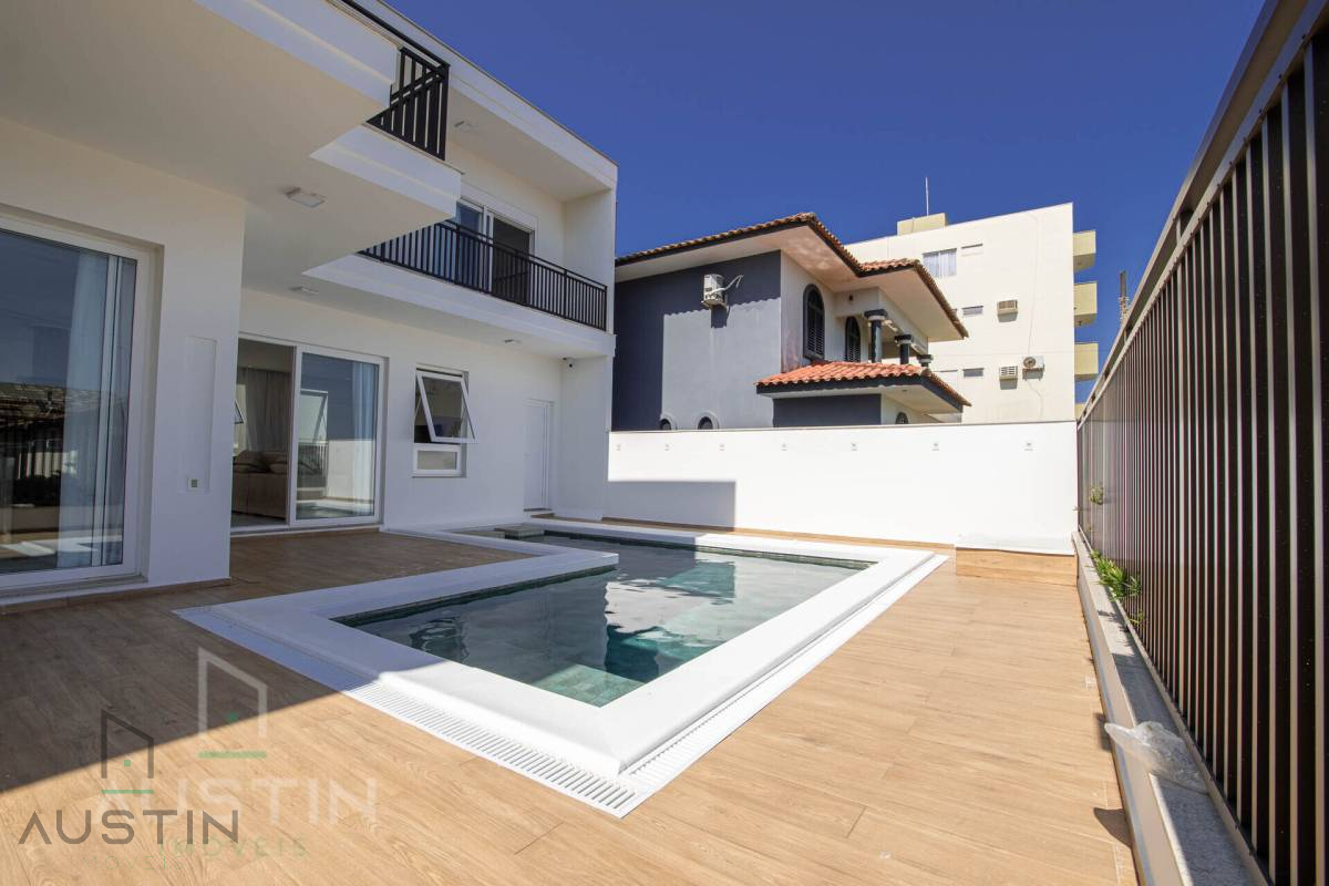 Casa à venda com 7 quartos, 546m² - Centro,Barra Velha