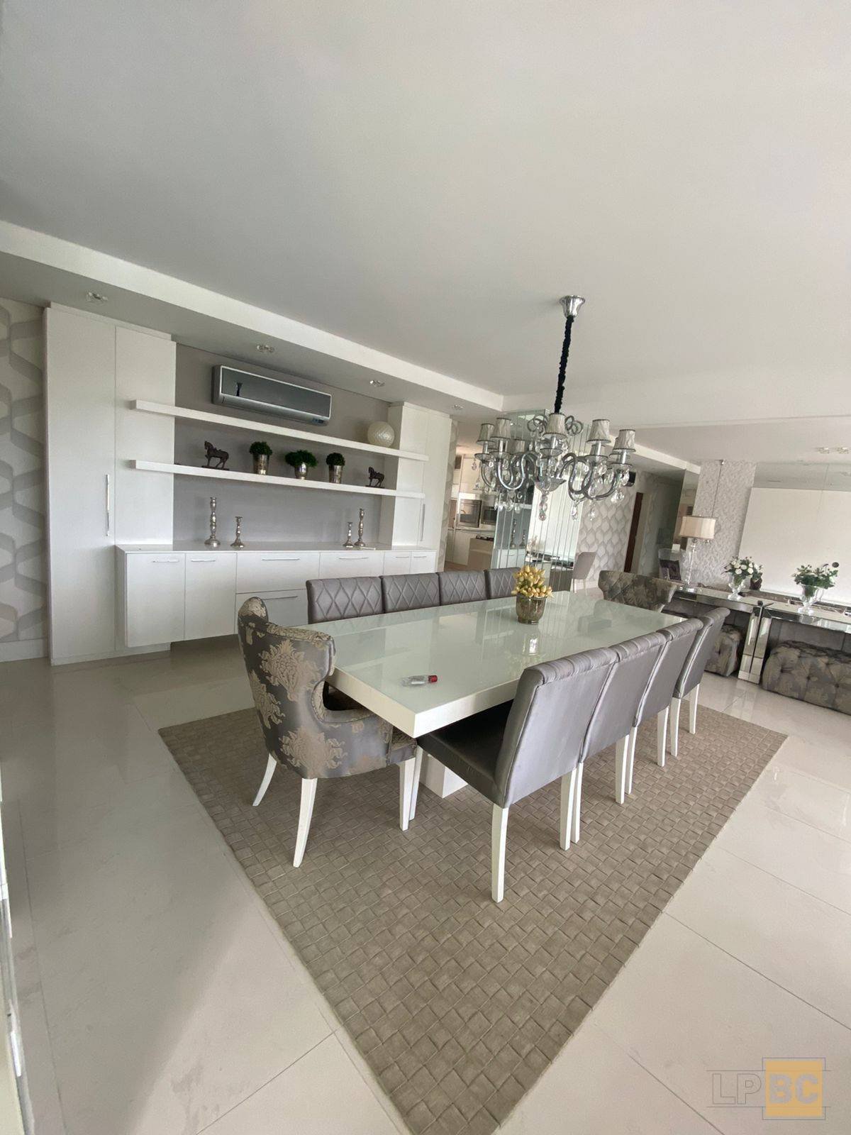  - Apartamento à venda em Balneário Camboriú, Centro, com 4 quartos, 220m²