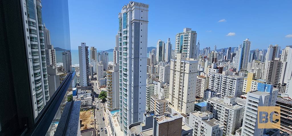  - Apartamento de 3 Suítes, finamente mobiliado, 130m²