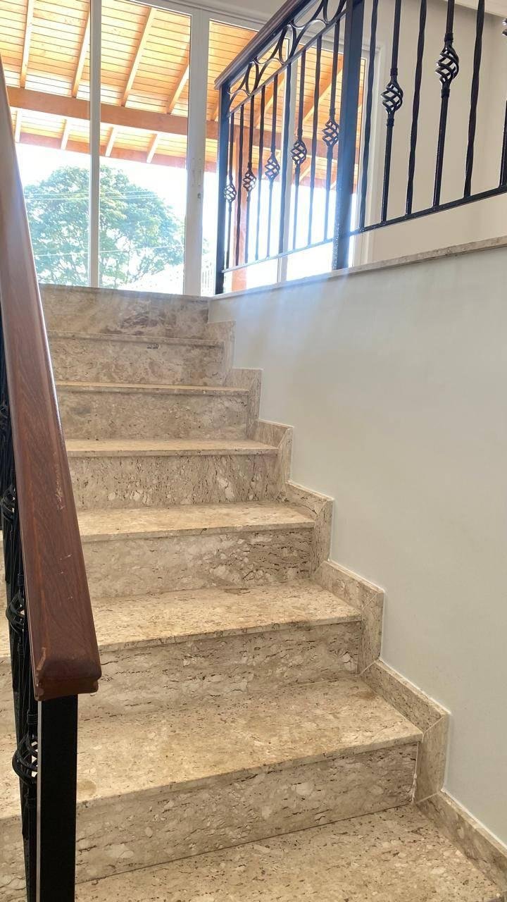  - Casa de vila à venda, com 5 quartos, 430m²