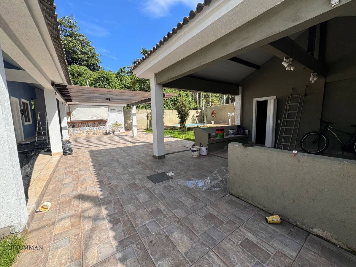  - Casa dos Sonhos  –  4 Suítes, Lazer Completo e Muito Estilo!