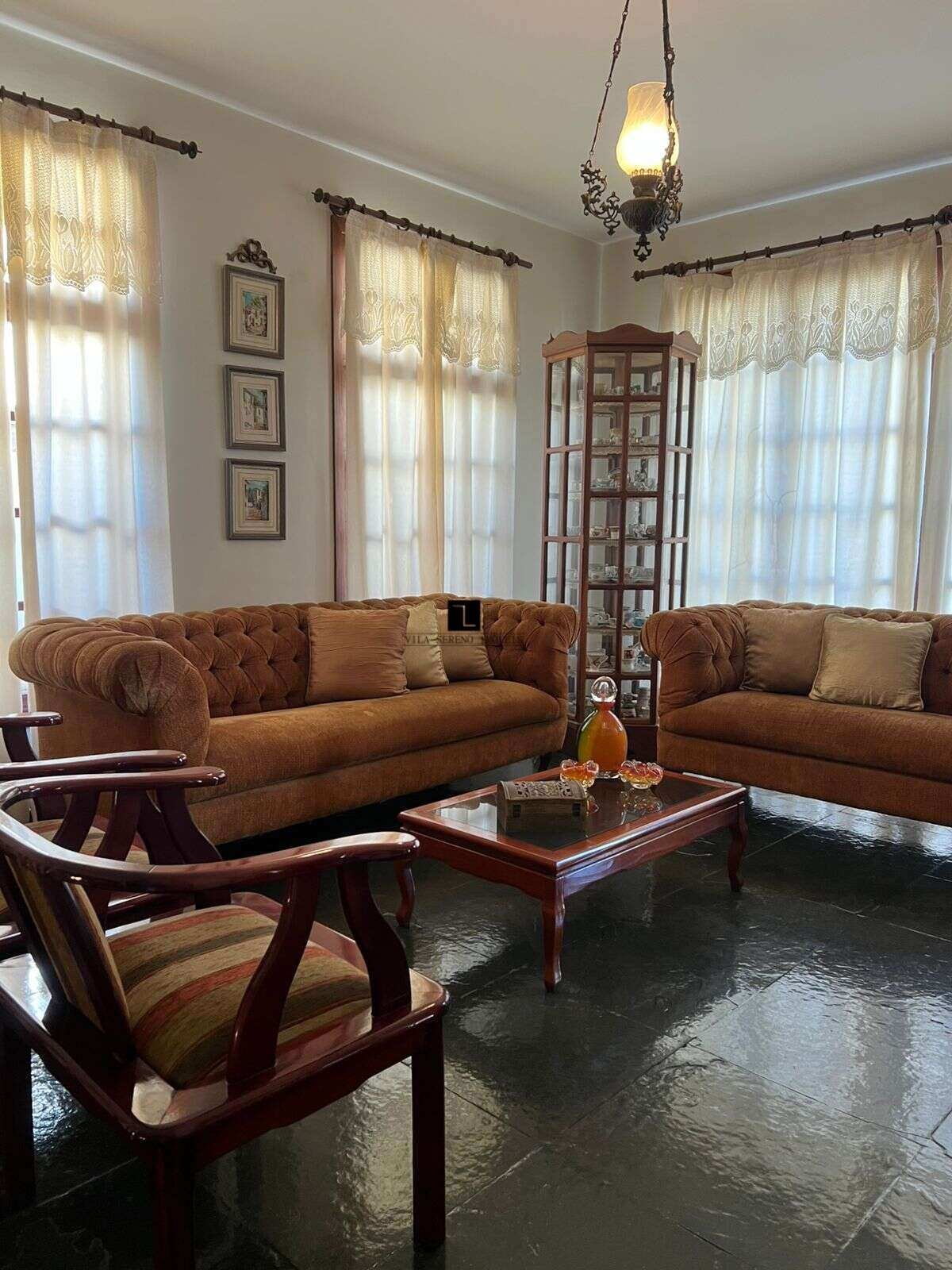 Casa à venda em Sete Lagoas, Centro, com 3 quartos, 669m² - Vila Sereno Imóveis