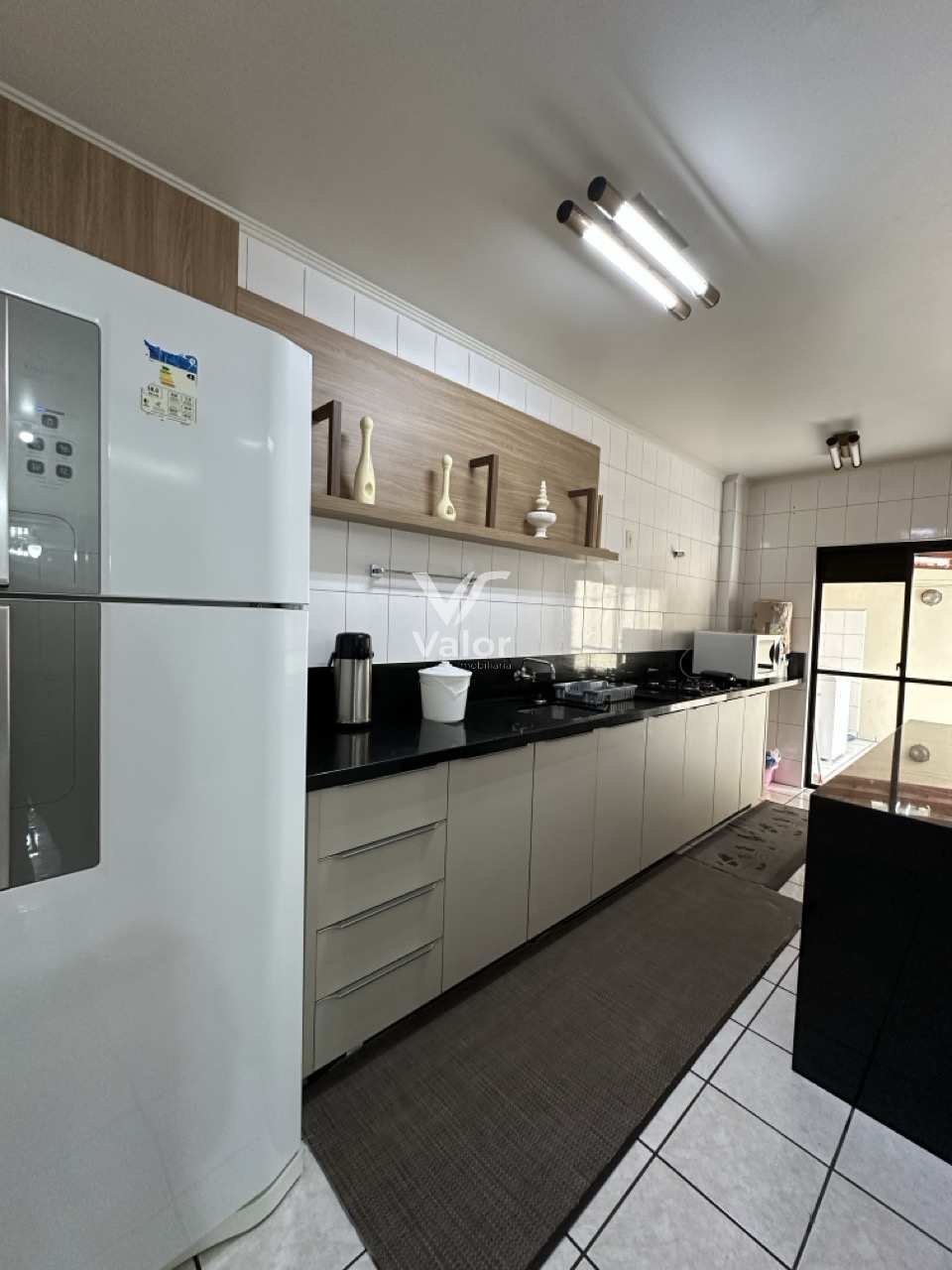  - Apartamento 3 Dormitórios Frente Avenida Meia Praia