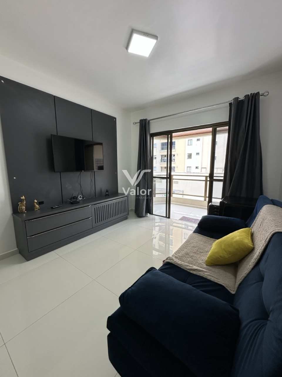 Apartamento 03 Dormitórios para alugar com 3 quartos - ,