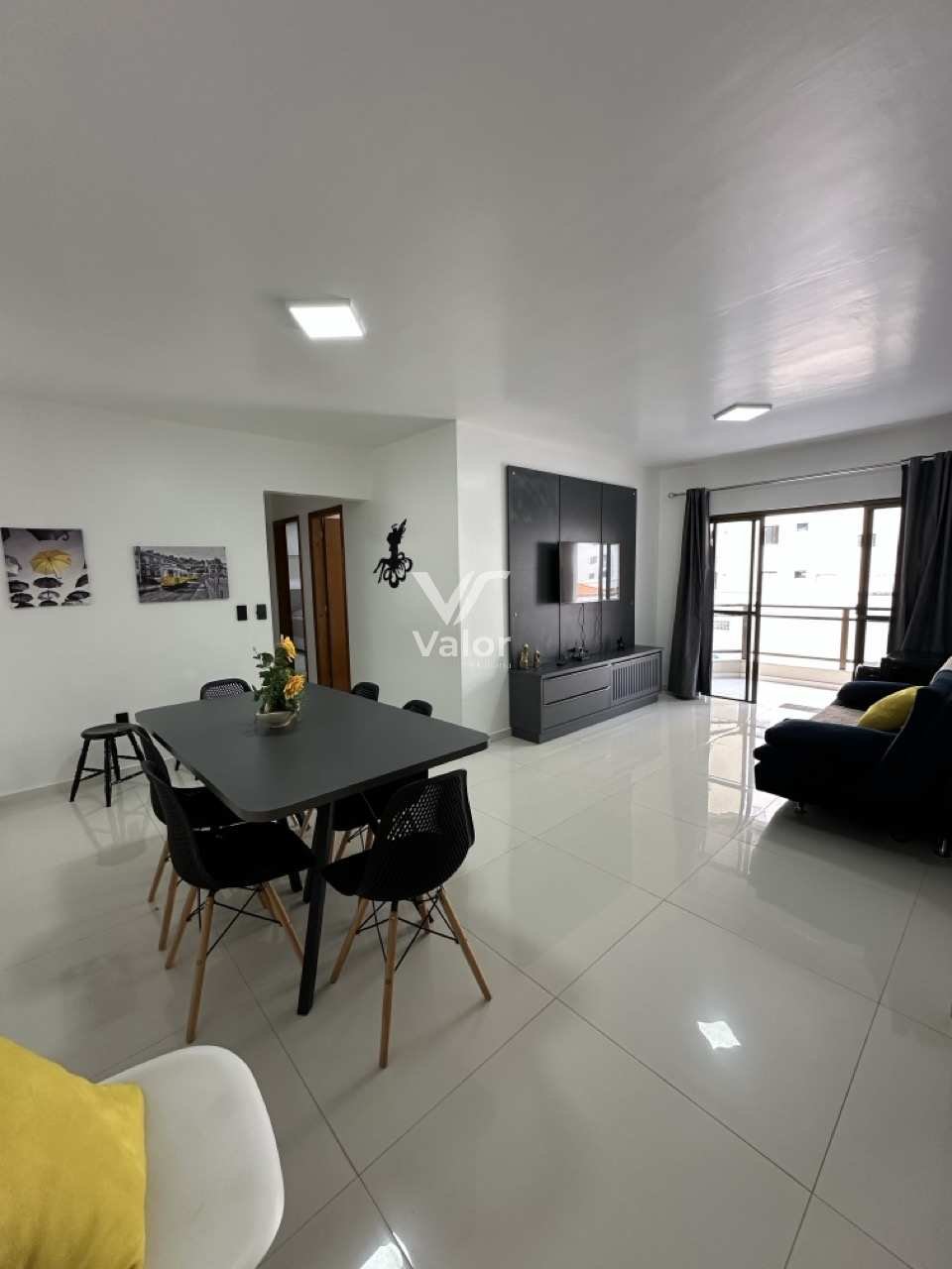 Apartamento 03 Dormitórios para alugar com 3 quartos - ,