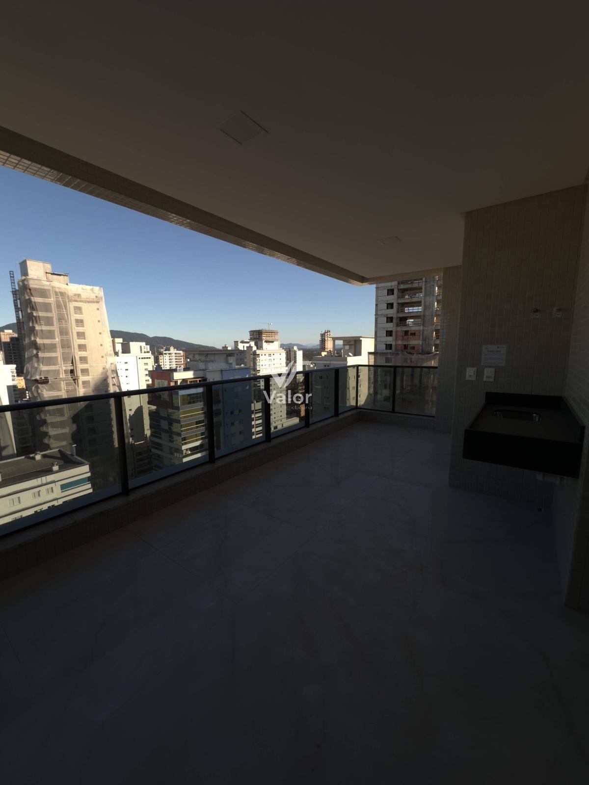  - Apartamento de 135m² com 3 Suítes e 2 Vagas – Luxo e Sofisticação em Meia Praia