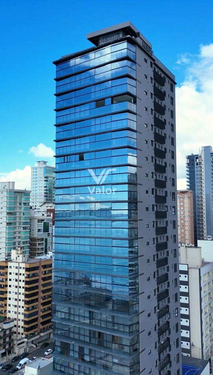 Apartamento 04 Dormitórios à venda com 4 quartos, 198m² - Meia Praia,Itapema