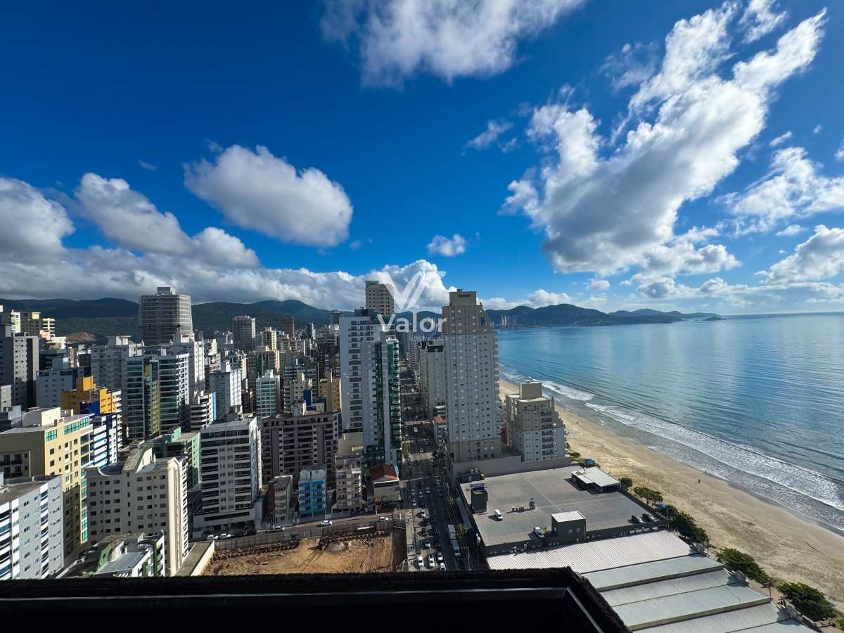  - Apartamento de alto padrão à venda em Meia Praia com 4 suítes, 3 vagas, vista para o mar e área de lazer completa