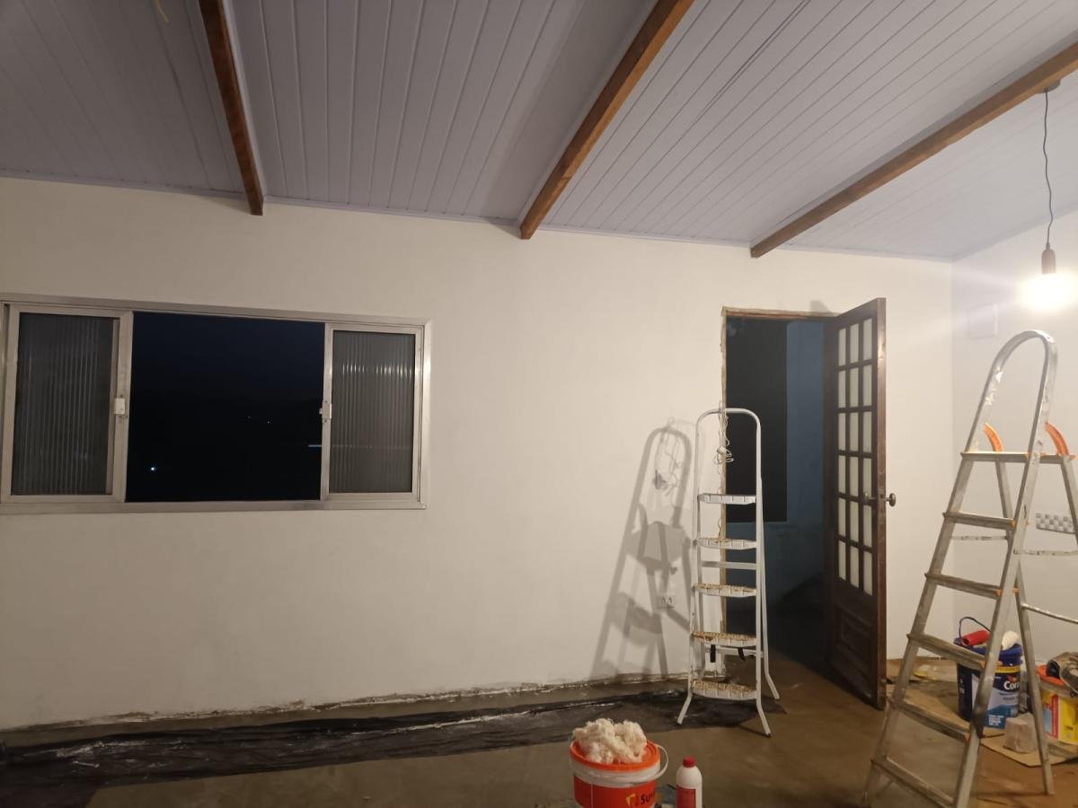 Chácara à venda em Itapecerica da Serra, Mombaça, com 1 quarto, 50m² - Estani Imóveis