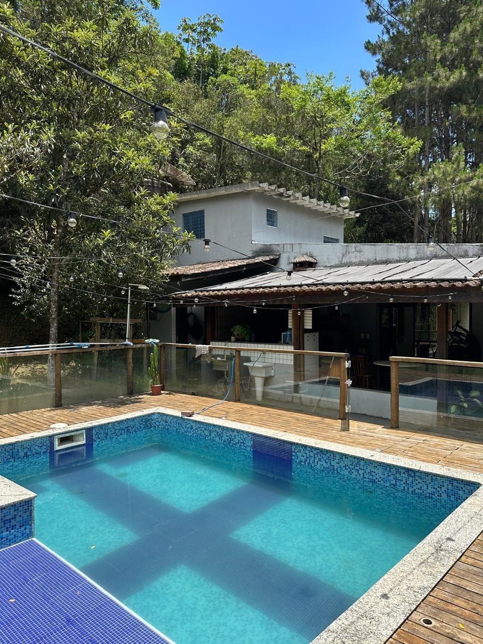 LINDA CHACARA COM PISCINA E LAGO. - Estani Imóveis