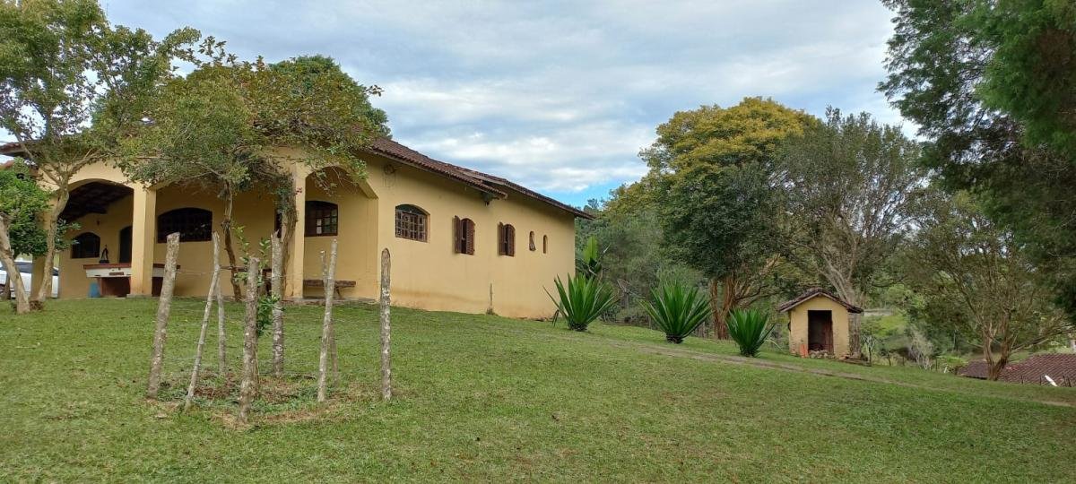 LINDO SITIO COM PISCINA E CAMPO DE FUTEBOL. - Estani Imóveis