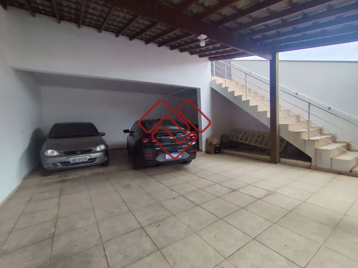 Casa à venda com 3 quartos, 209m² - São José,