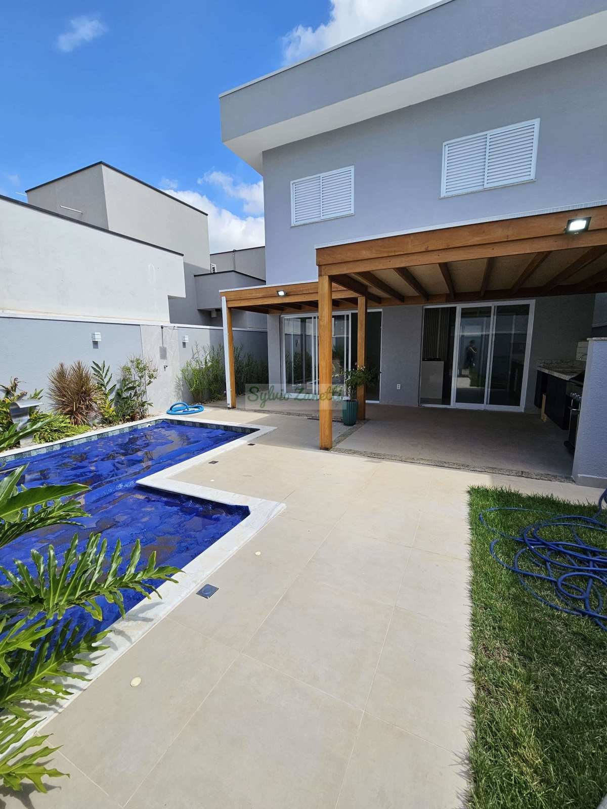Lindo sobrado com piscina no Condomínio fechado Club Portinari,  em Paulínia - Sylvio Zanetti Corretor de Imóveis