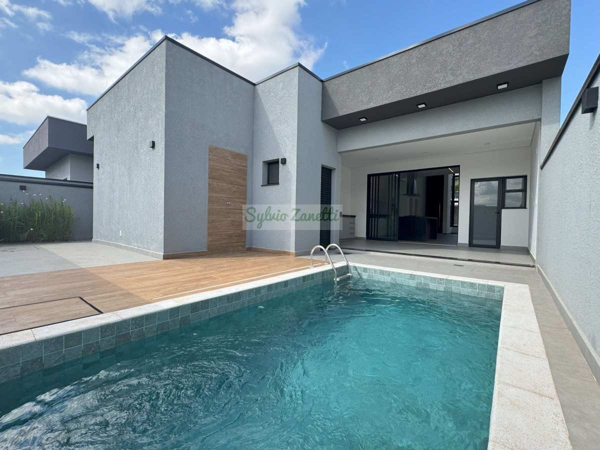 Linda residência térrea com piscina no Condomínio Royal Garden - Sylvio Zanetti Corretor de Imóveis