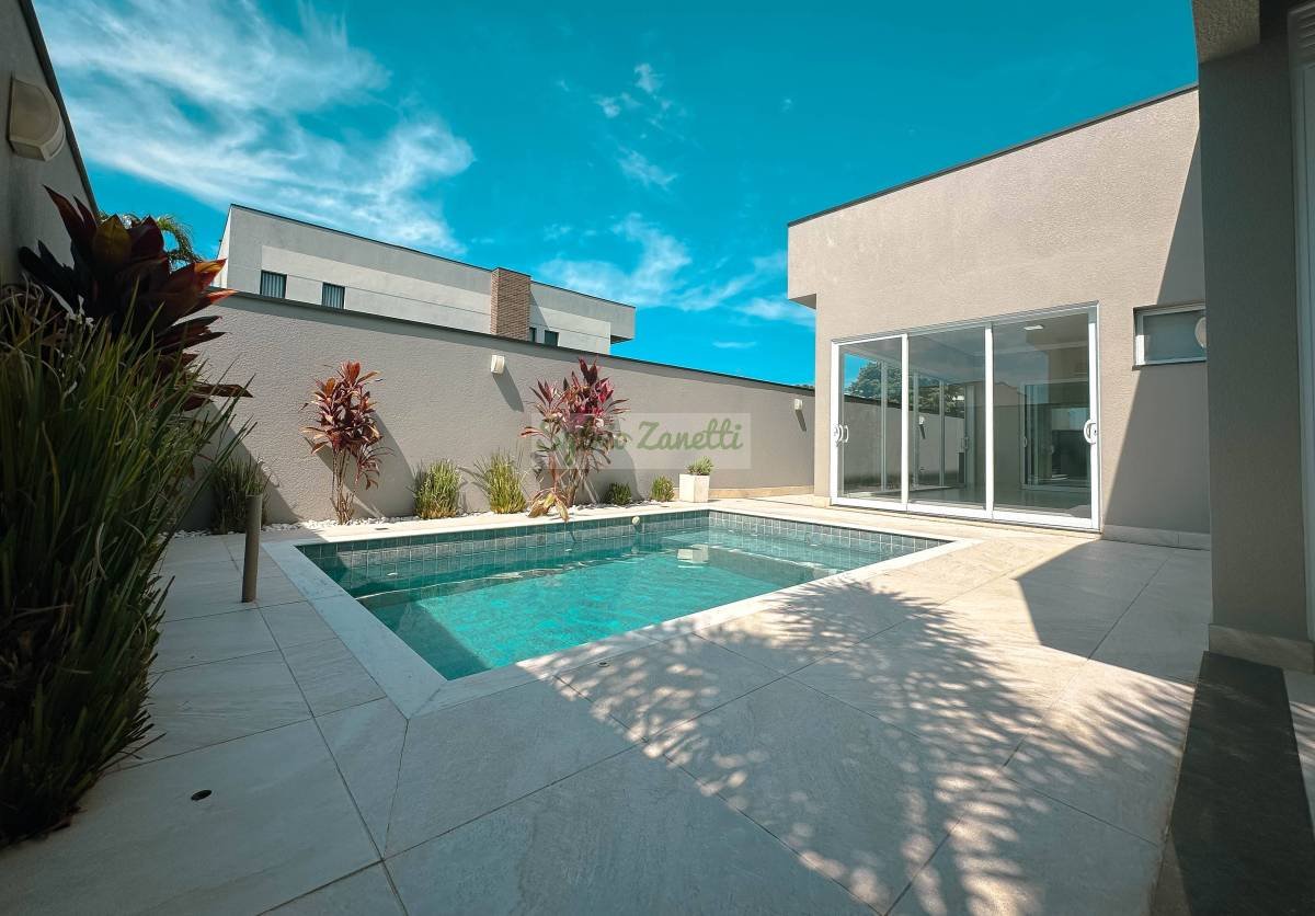Linda residência térrea com piscina no Condomínio Villa Bella Siena, com 3 suítes, 213,69m² constr. 364m² terr. - Sylvio Zanetti Corretor de Imóveis