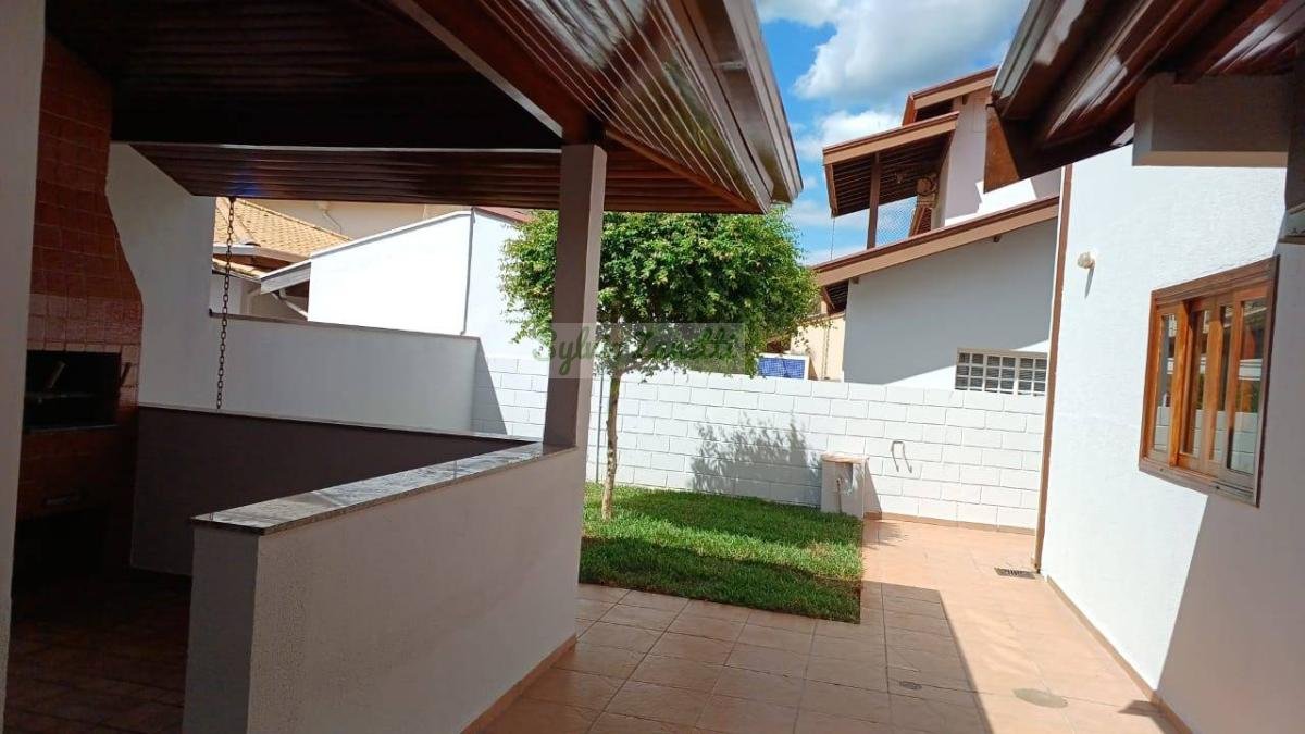 Linda residência no Condomínio Okinawa