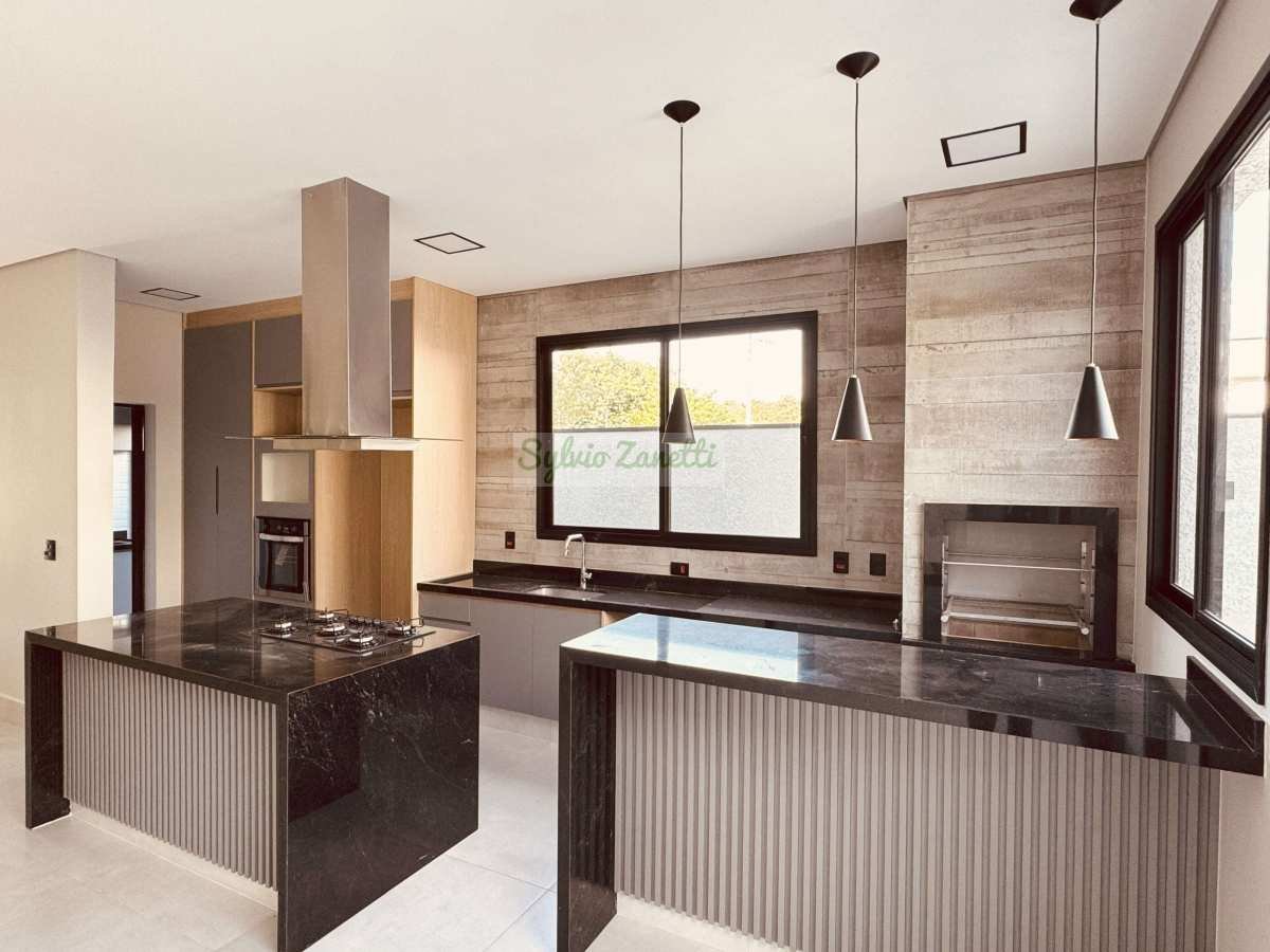 Linda residência sobrado no Condomínio Terras da Estância Ala do Bosque - Sylvio Zanetti Corretor de Imóveis