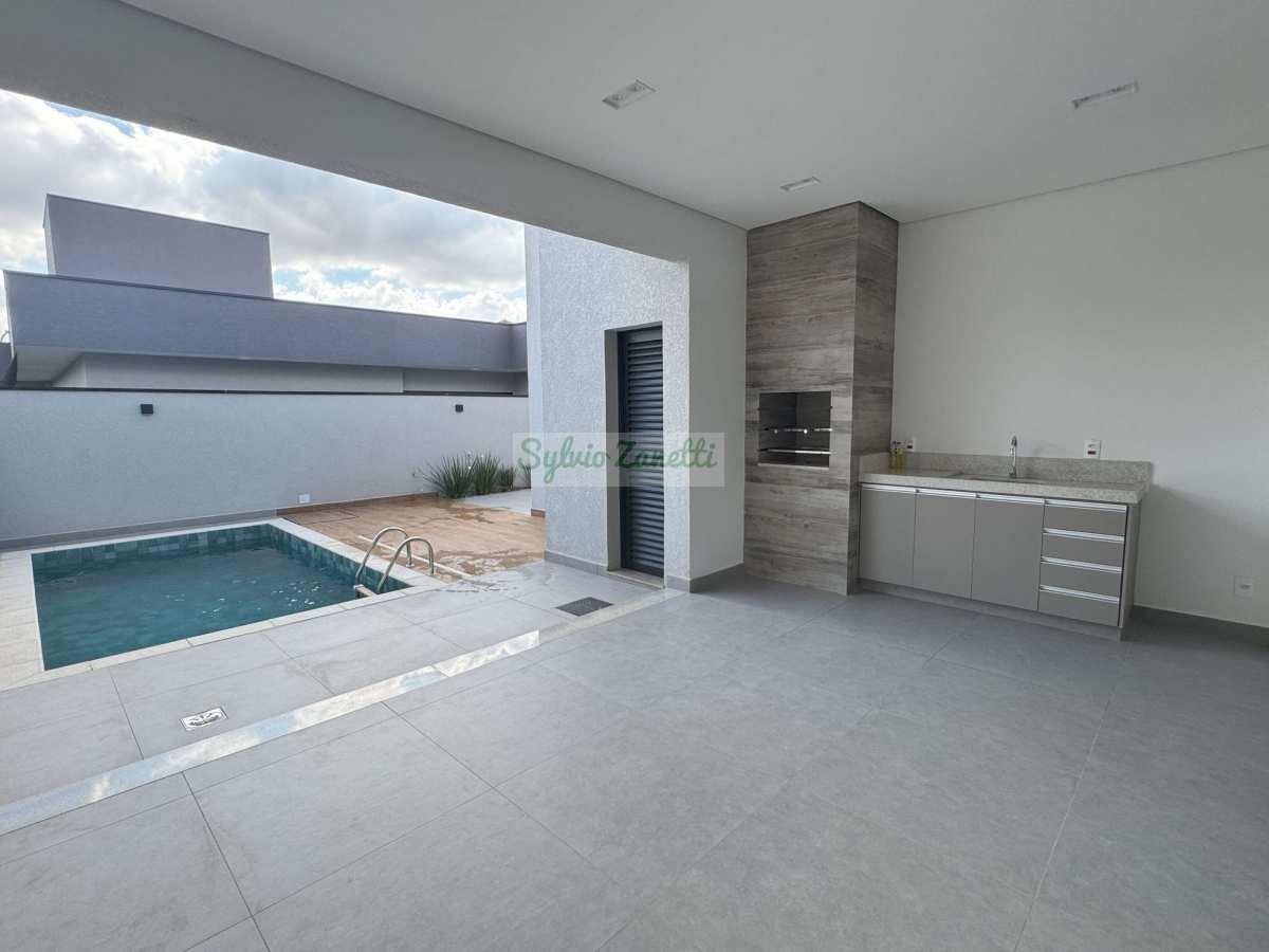 Linda residência térrea com piscina no Condomínio Royal Garden - Sylvio Zanetti Corretor de Imóveis