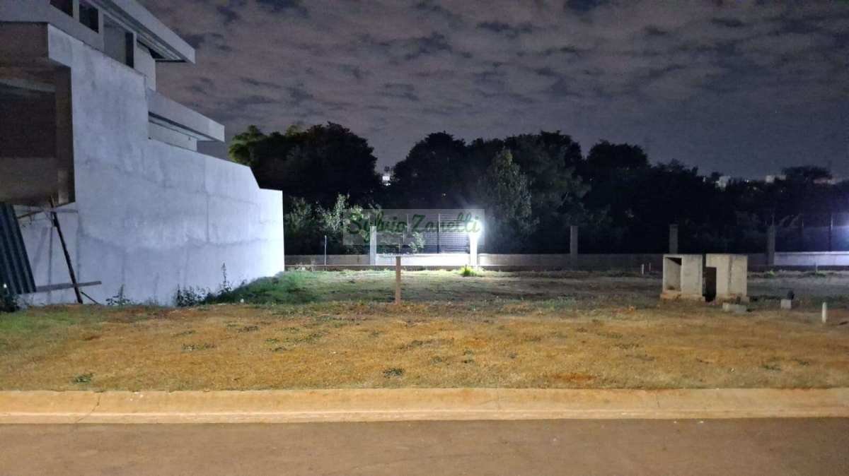 Terreno com 366m2 com 12m de frente no Condomínio Santorini em Paulínia - Sylvio Zanetti Corretor de Imóveis