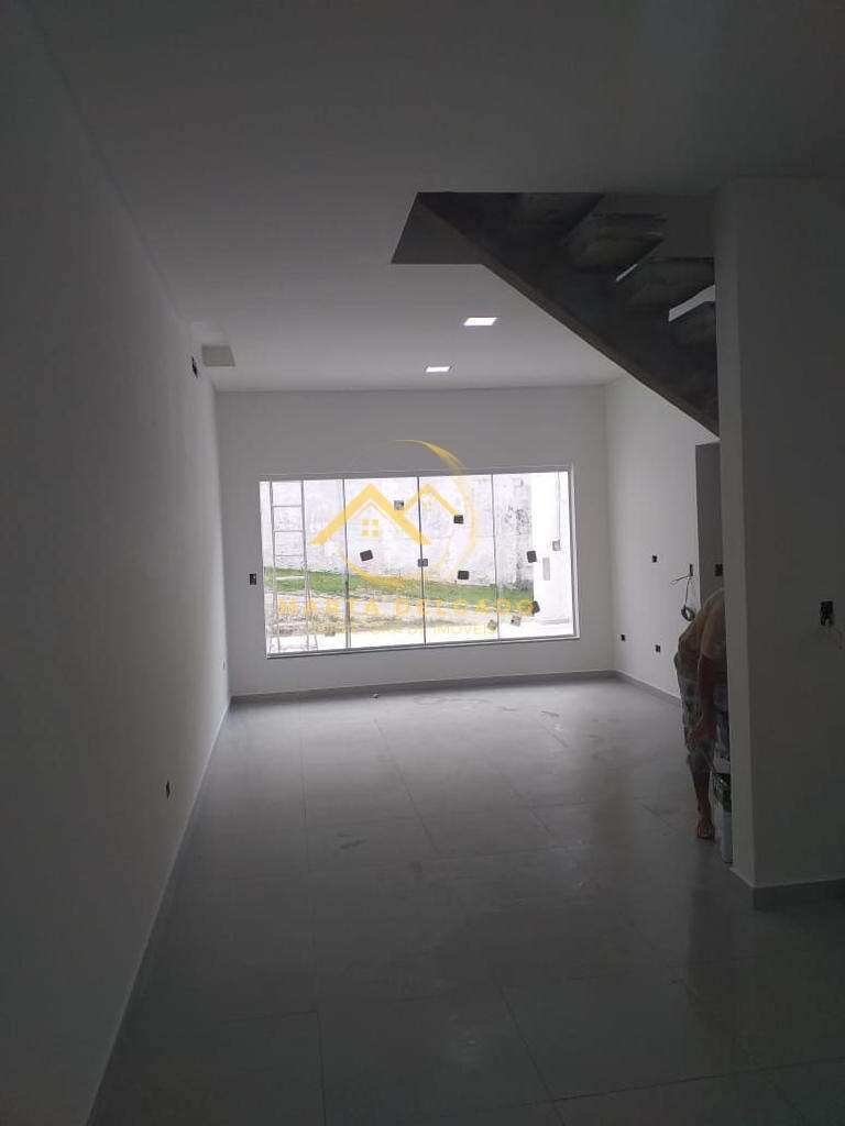 - Sobrado à venda, com 3 quartos, 130m²