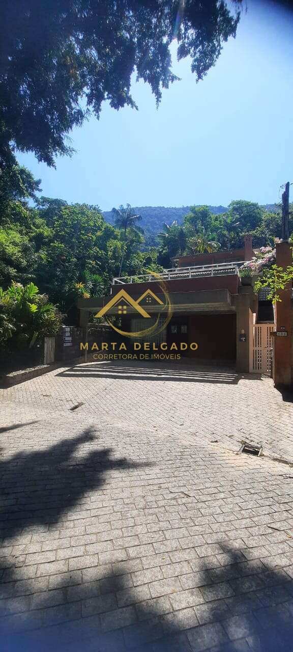 Sobrado à venda com 4 quartos, 410,79m² - Guaecá,São Sebastião