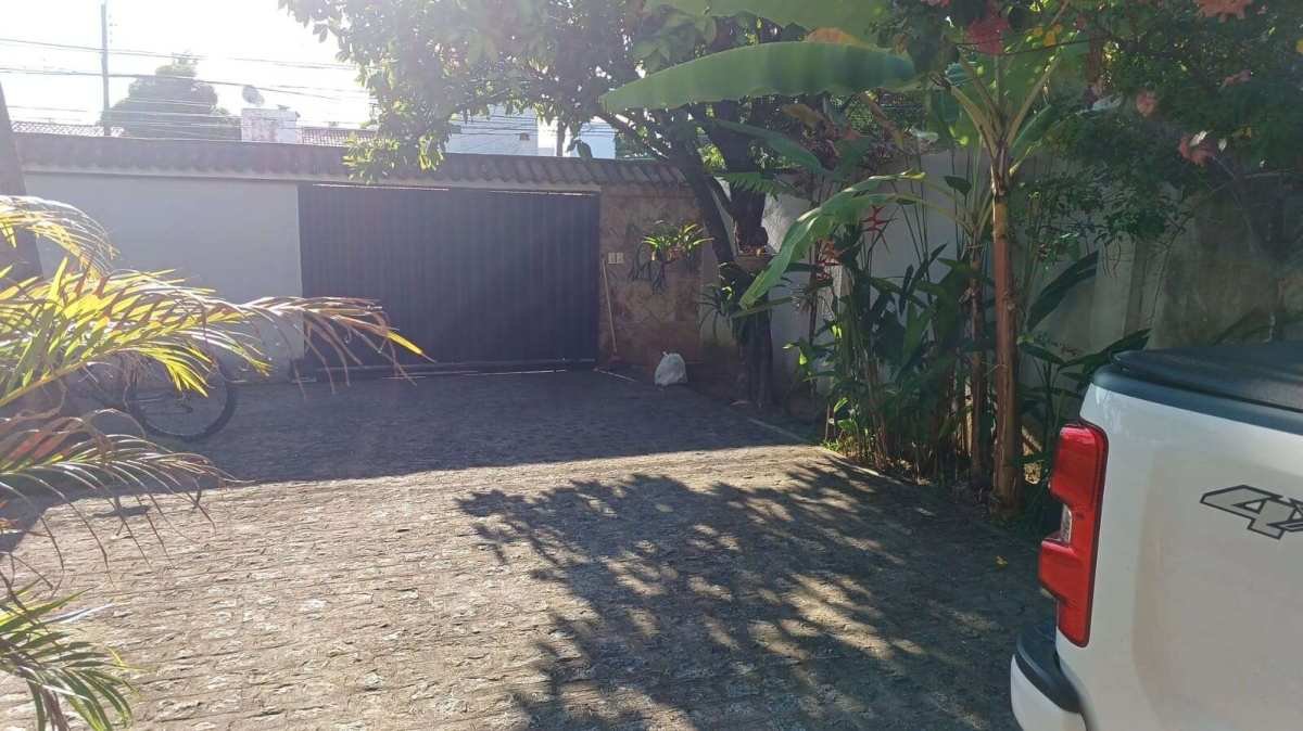 Casa para alugar com 5 quartos, 373m² - Foto 14