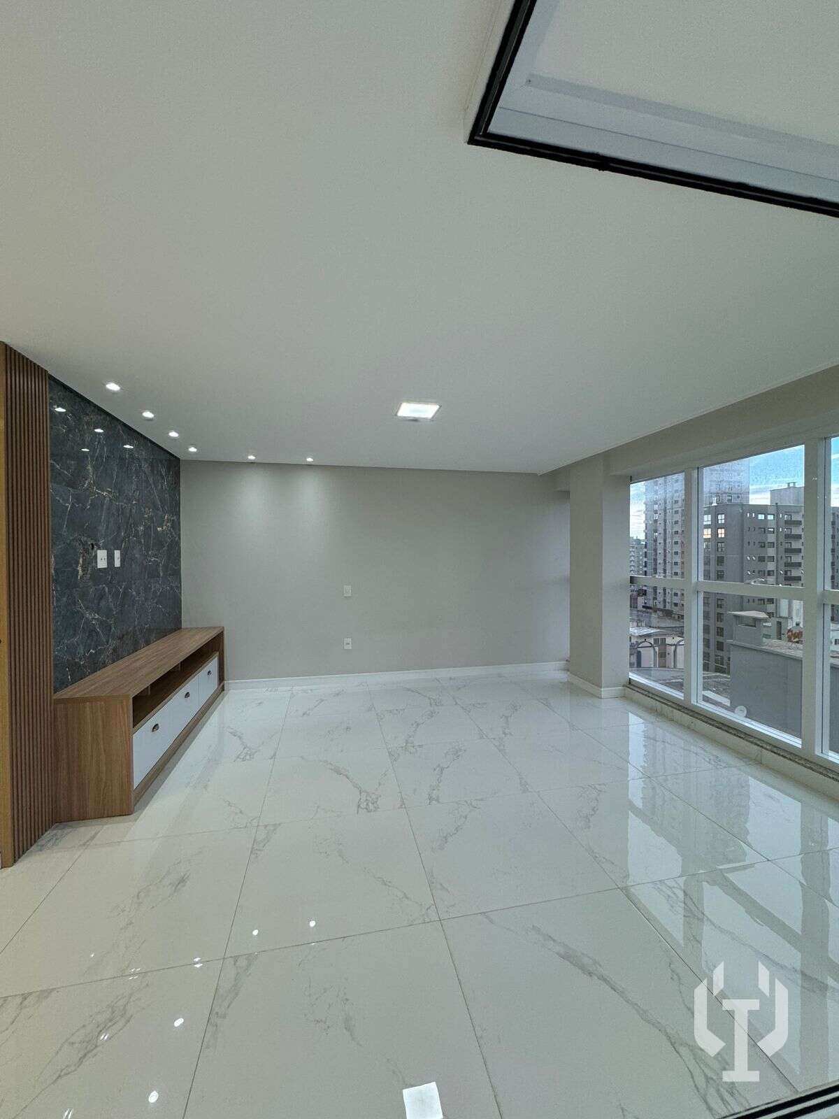  - Amplo apto pronto em 100x direto com a construtora, semi mobiliado com 3 suítes e lazer completo