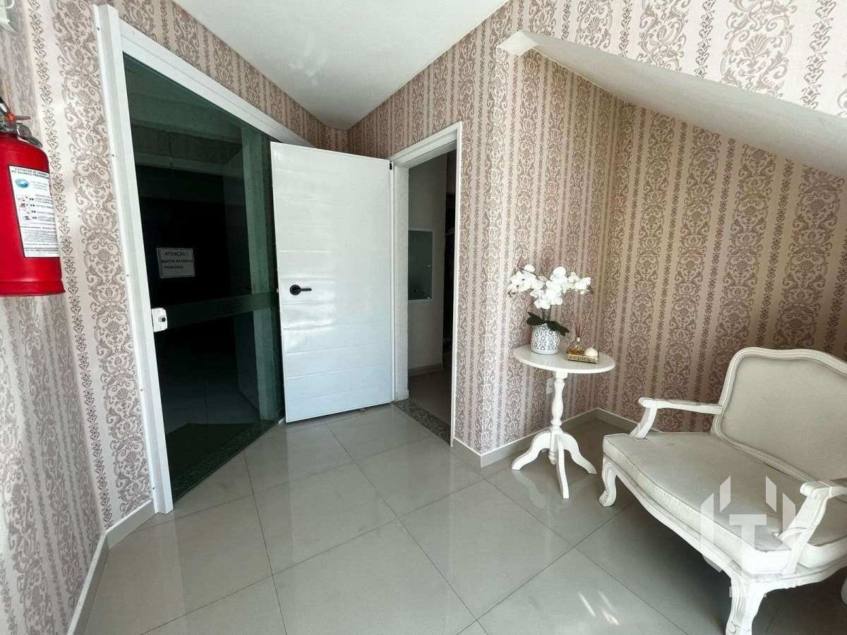  - Apartamento à venda, no Veneza,  em Itapema, Meia Praia, com 2 quartos, 80m²