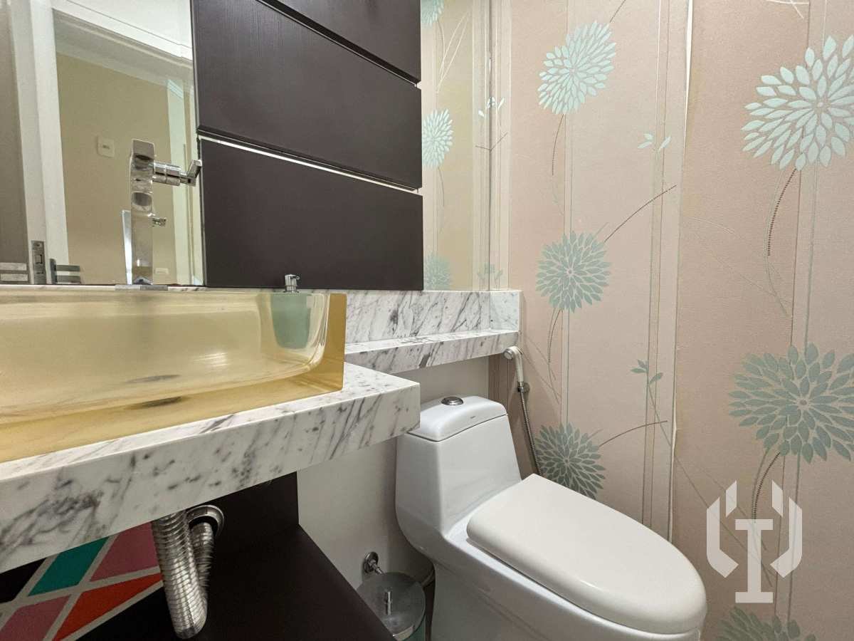  - Apartamento à venda, no Tatiane Delagnello -,  em Itapema, Meia Praia, com 3 quartos, 140m²