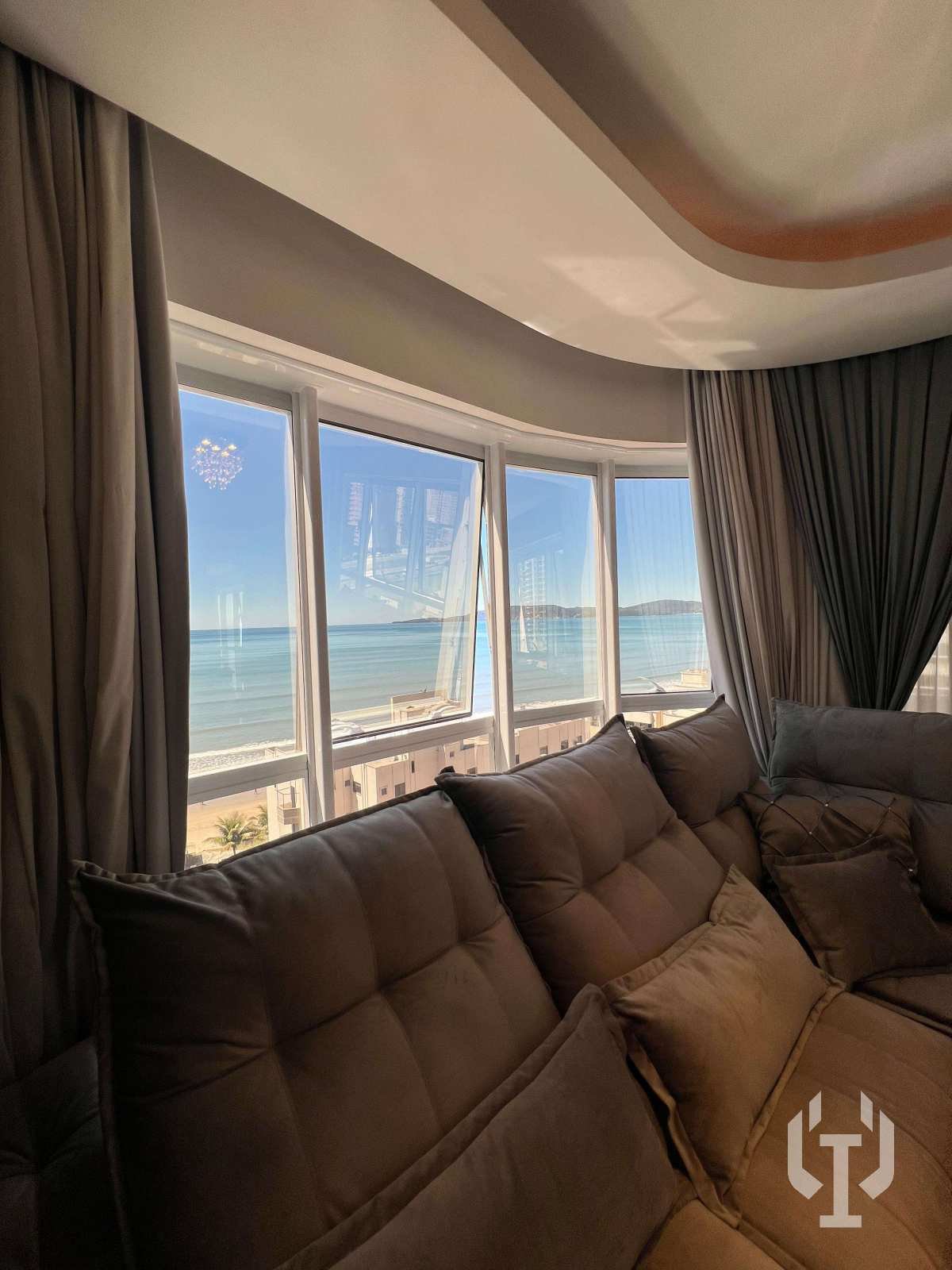 Apartamento à venda com 3 quartos, 130m² - Meia Praia,Itapema