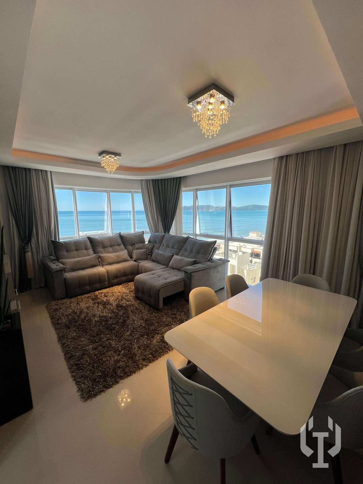 Apartamento à venda com 3 quartos, 130m² - Meia Praia,Itapema