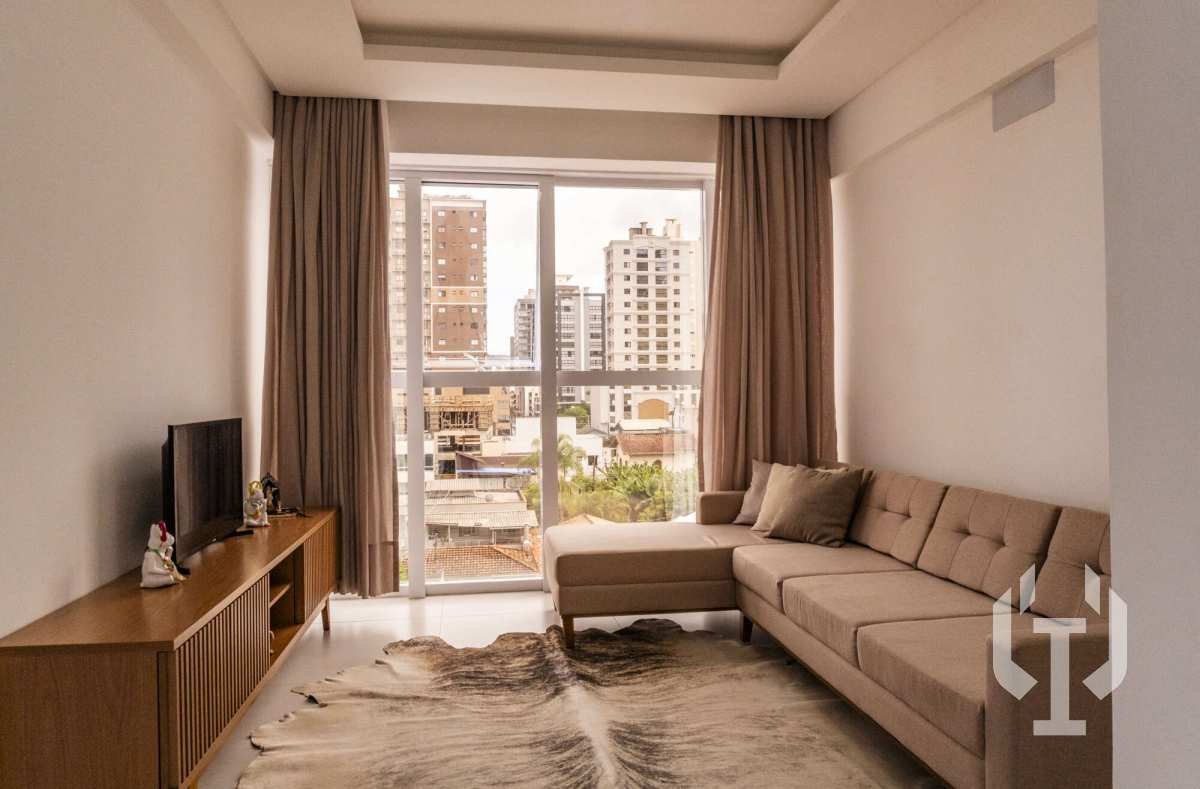  - Apartamento mobiliado de 3 suítes em Meia Praia