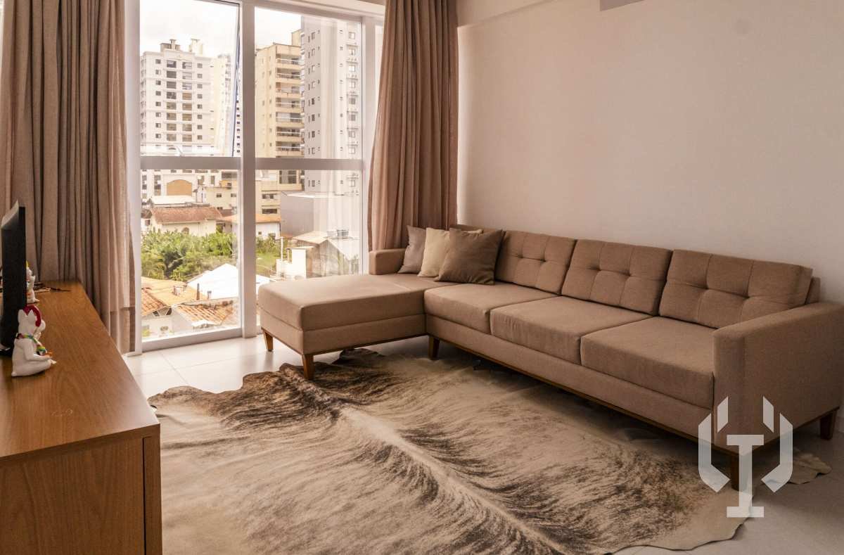  - Apartamento mobiliado de 3 suítes em Meia Praia