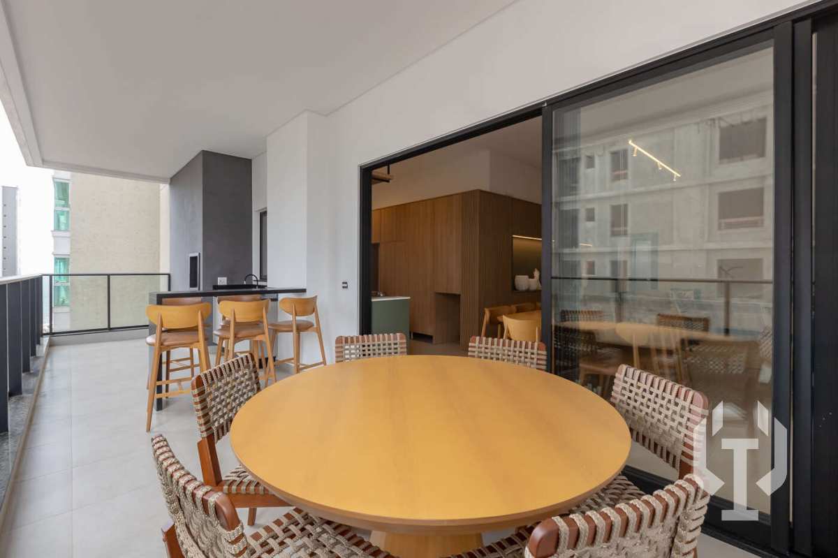 Apartamento para alugar com 4 quartos, 180m² - Foto 1