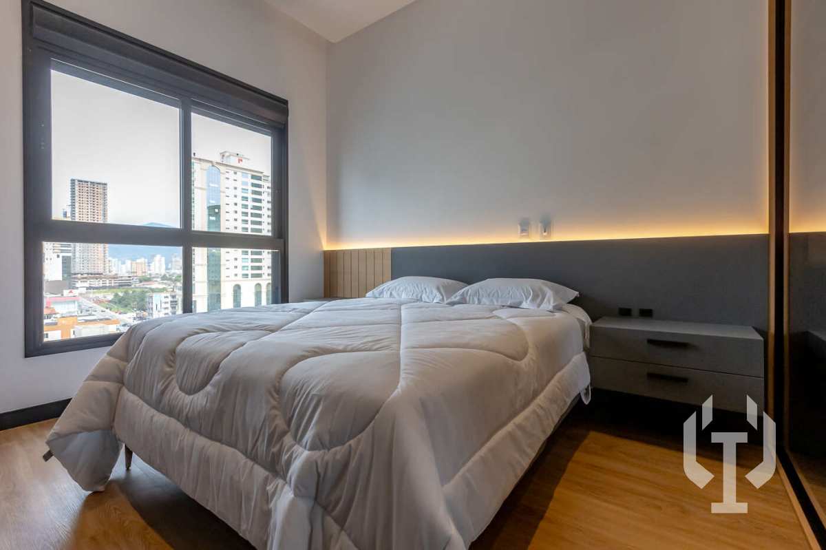 Apartamento para alugar com 4 quartos, 180m² - Foto 12