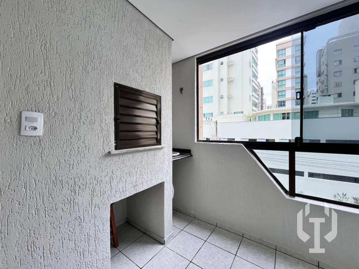  - APTO MOBILIADO NA SEGUNDA QUADRA DA MEIA PRAIA, PRONTO PARA MORAR