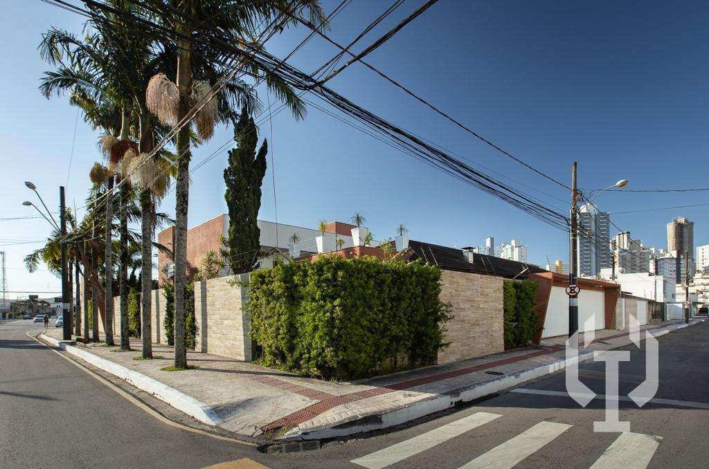 Casa para alugar, com 5 quartos - Invicta Itapema - Assessoria Imobiliária